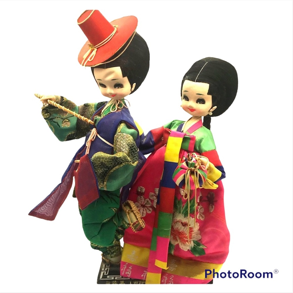 Oriental Children on platform